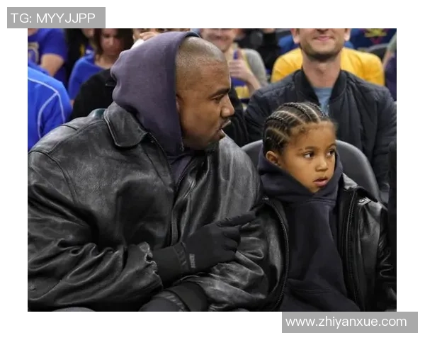 足球球星晒娃日常：幸福家庭背后的温暖瞬间与父爱宣言